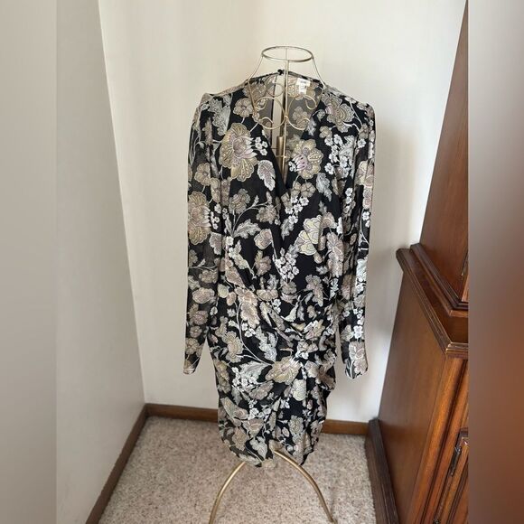 River Island Dresses & Skirts - River Island Floral Long Sleeve Deep V Dress Size 10 Black NWT
